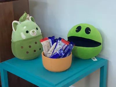 Sharing and storage bowl