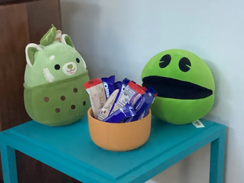 Sharing and storage bowl