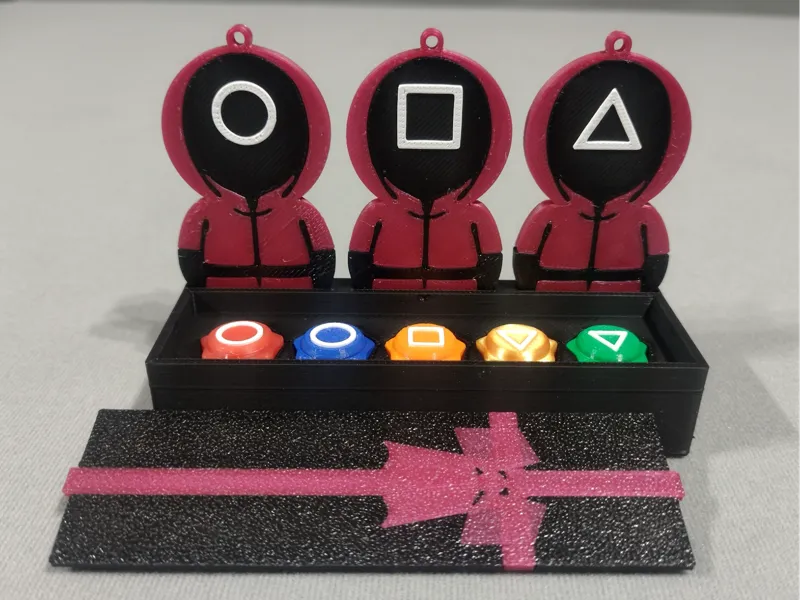 Gong-gi case + keychains, gongi coffin.