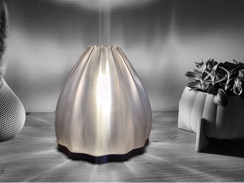 Luminus Bloom: Elegant Lamp with Radiant Glow