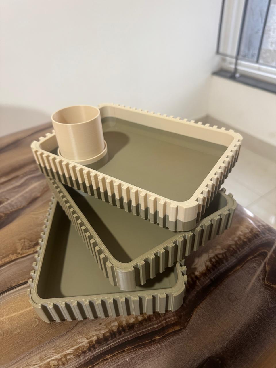 Miniatura 2 do modelo 3D 3 Tiered Rotatable Stack Box
