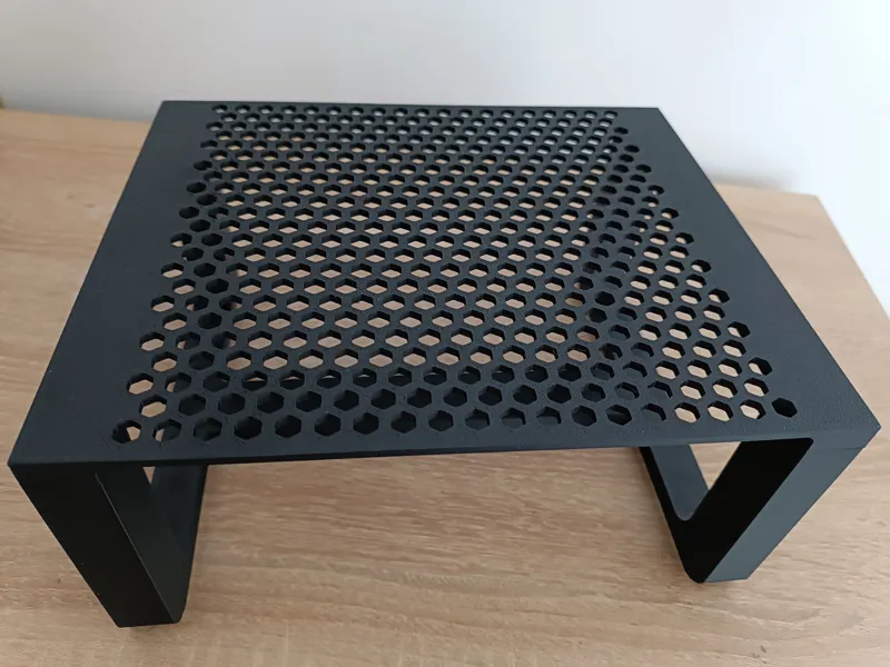 Hexagon pattern table