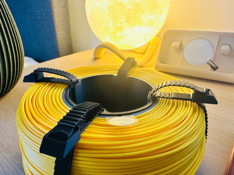 Spool Manager - spool with zip ties to store