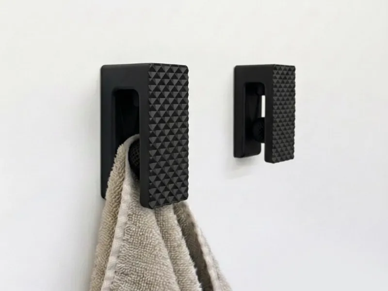 QUADRATISELF-LOCKING COAT HANGER