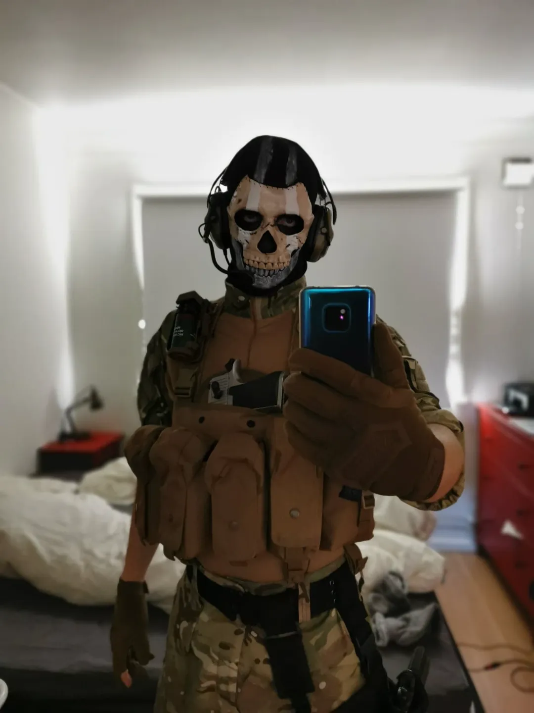 Ghost mask from Call of Duty Modern Warfare view 3