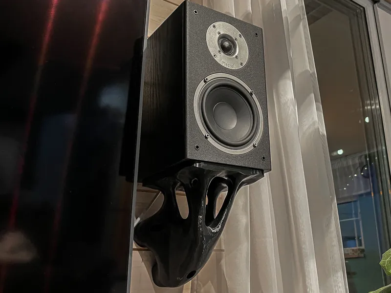 Wall mounted speaker stand, optimized topology