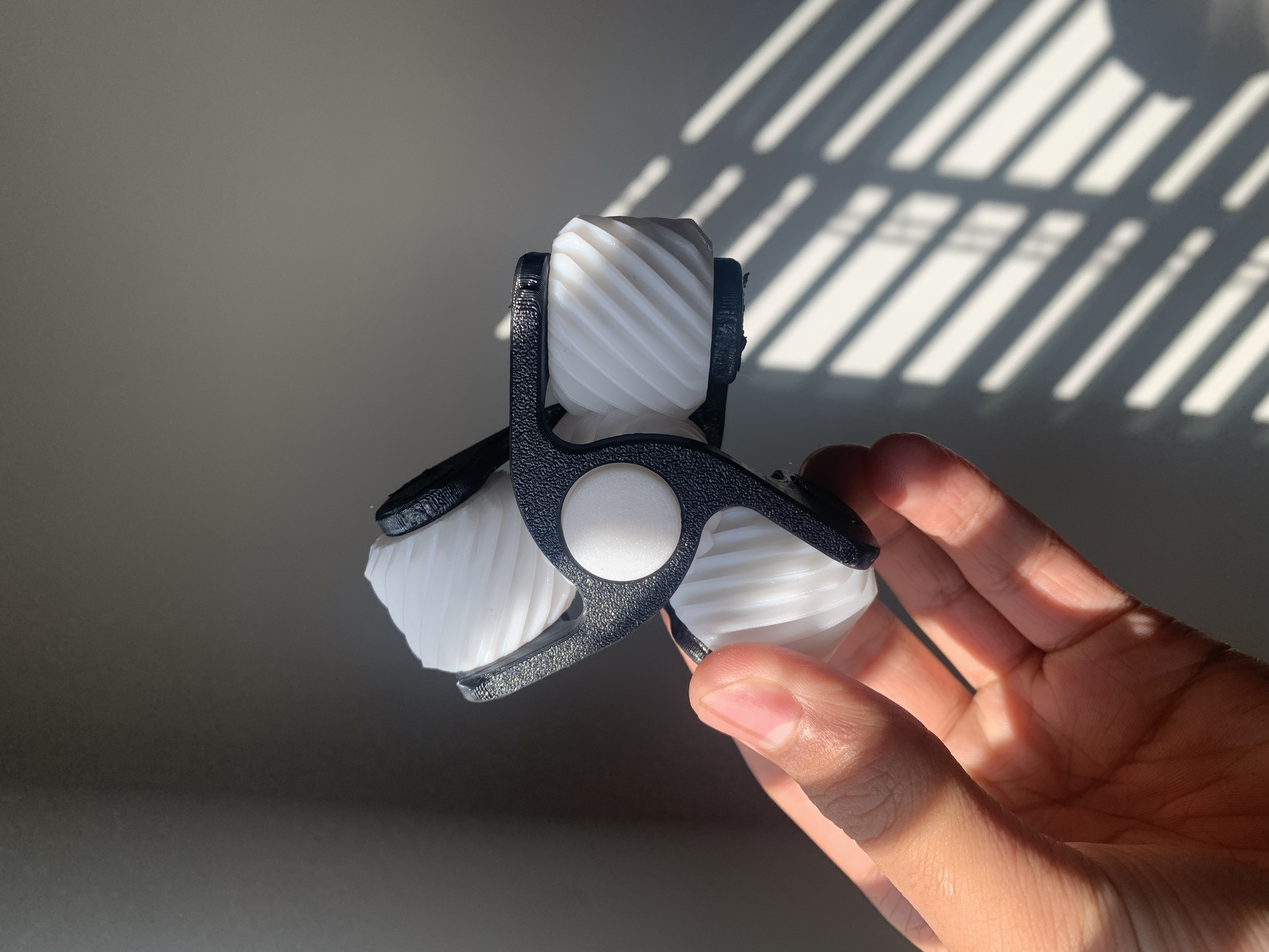 Miniatura 4 do modelo 3D Cross-Axis Triple Helical Gear Fidget Spinner
