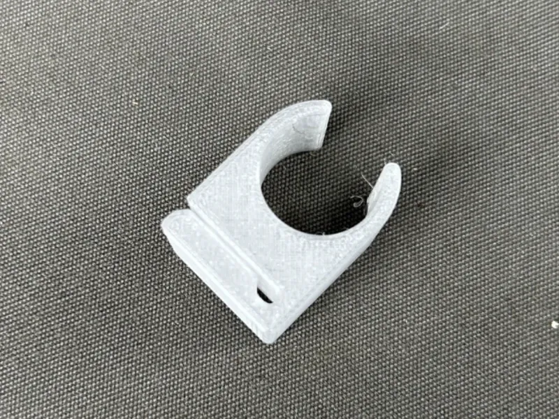 Irrigation Header Clip for Metal Raised Beds