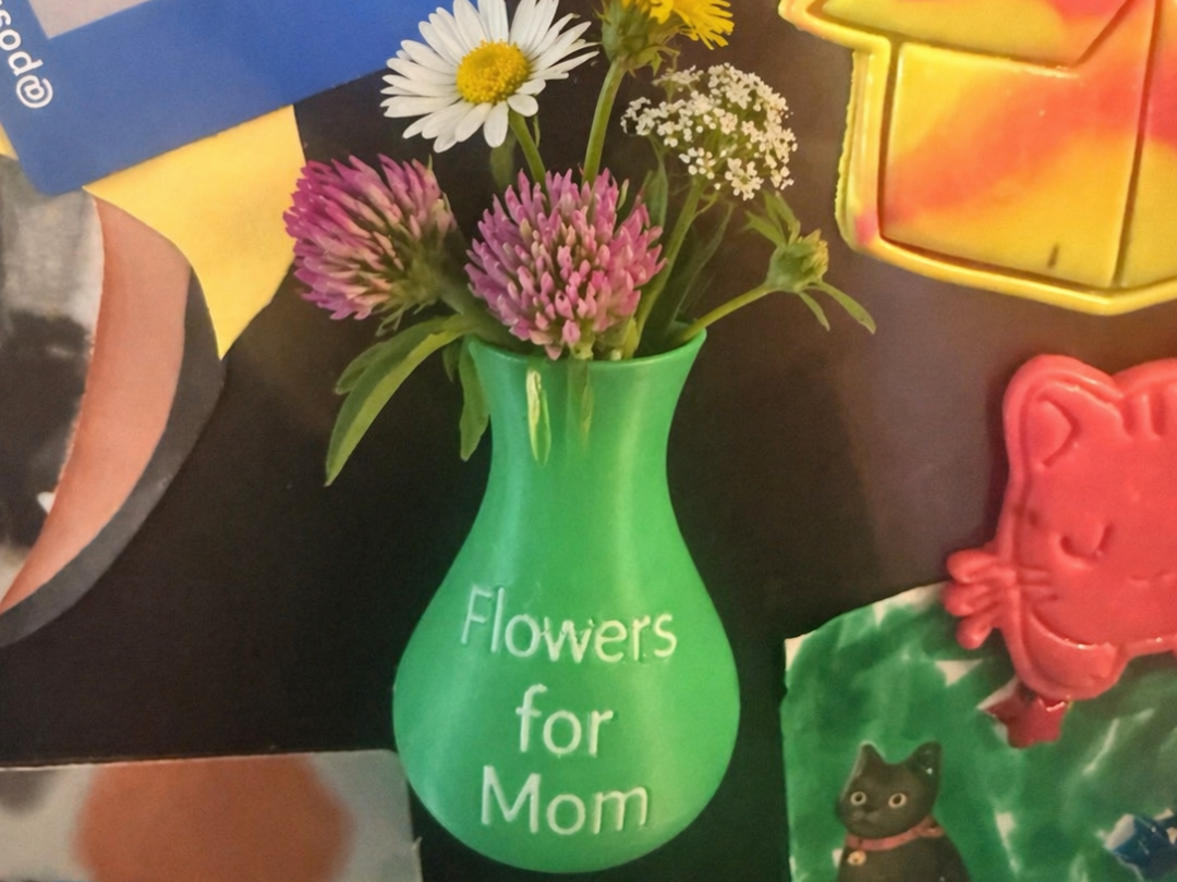 “Flowers for Mom” Magnetic Mini Vase