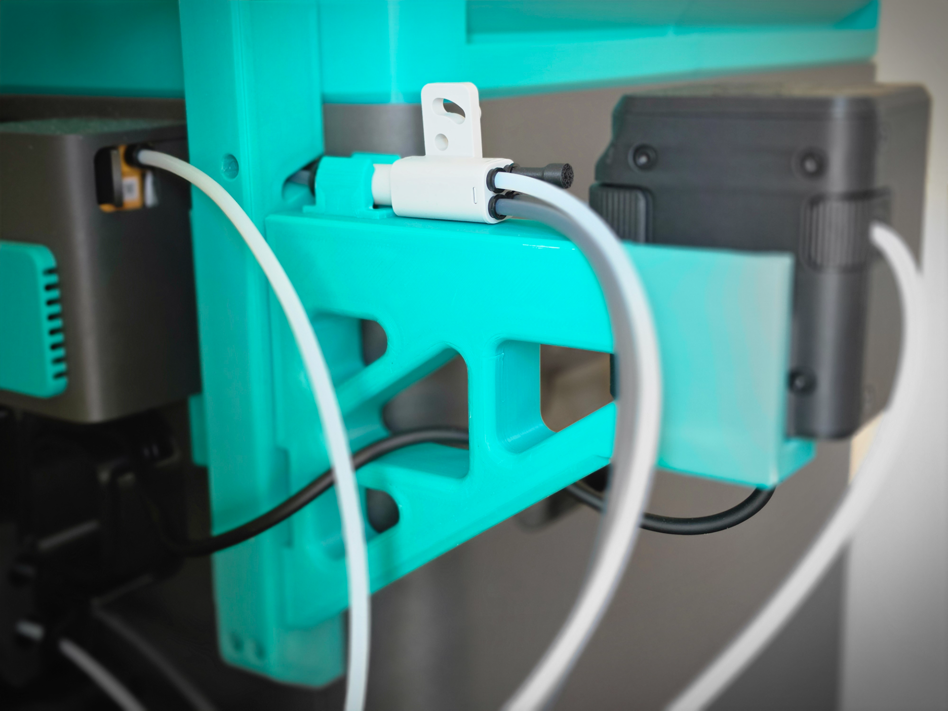 Miniatura 1 do modelo 3D Multi-Material PTFE Buffer & TPU Assist Mount