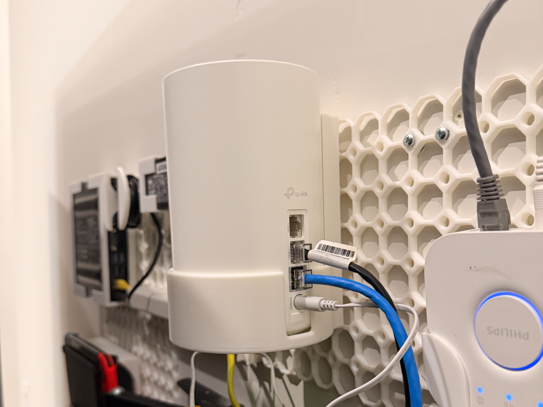 Multiboard mount for TP-Link Deco XE75