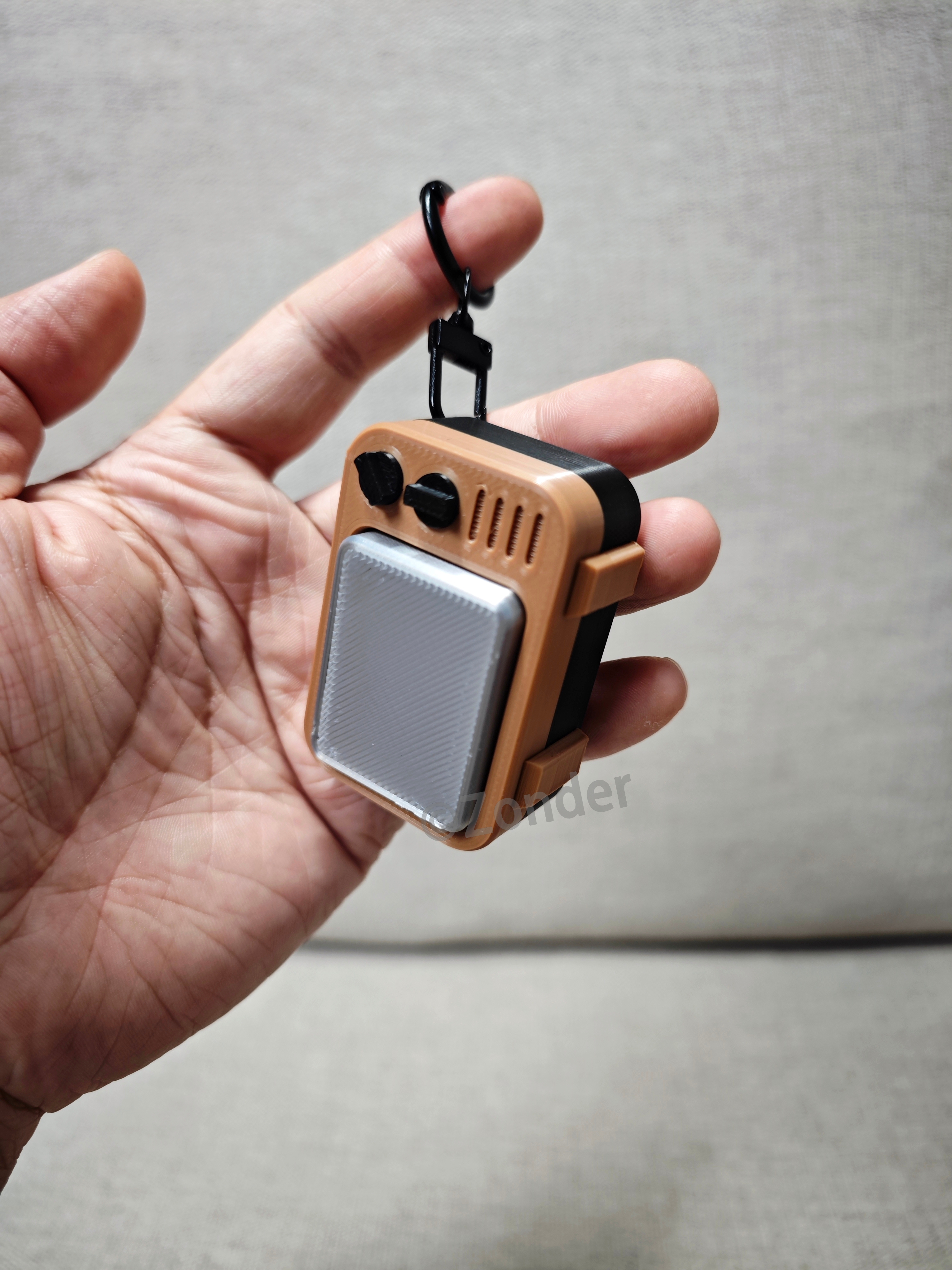 Miniatura 2 do modelo 3D 复古电视机-点击解压挂件(可调旋钮、折叠天线)