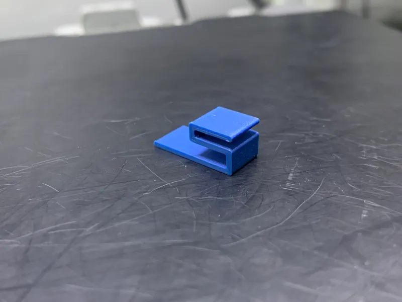 A very simple filament clip