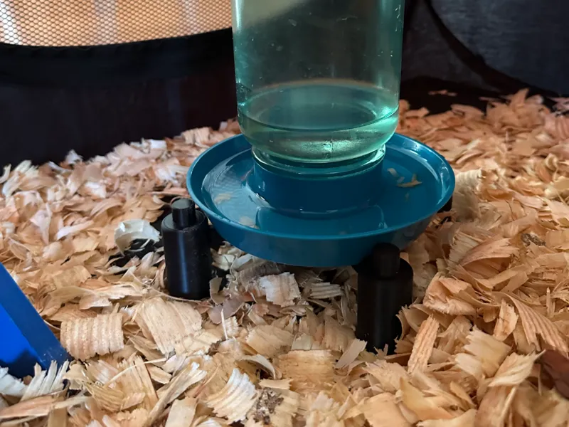 Waterer/Food Stackable Riser