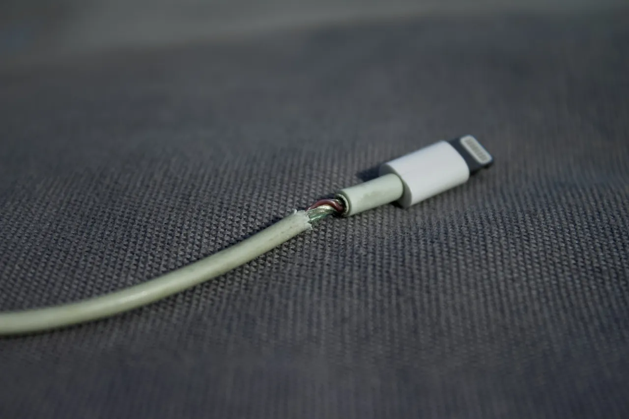 Cable Repair and Protect for Apple iPhone and Samsung [lightning+usbc] view 4