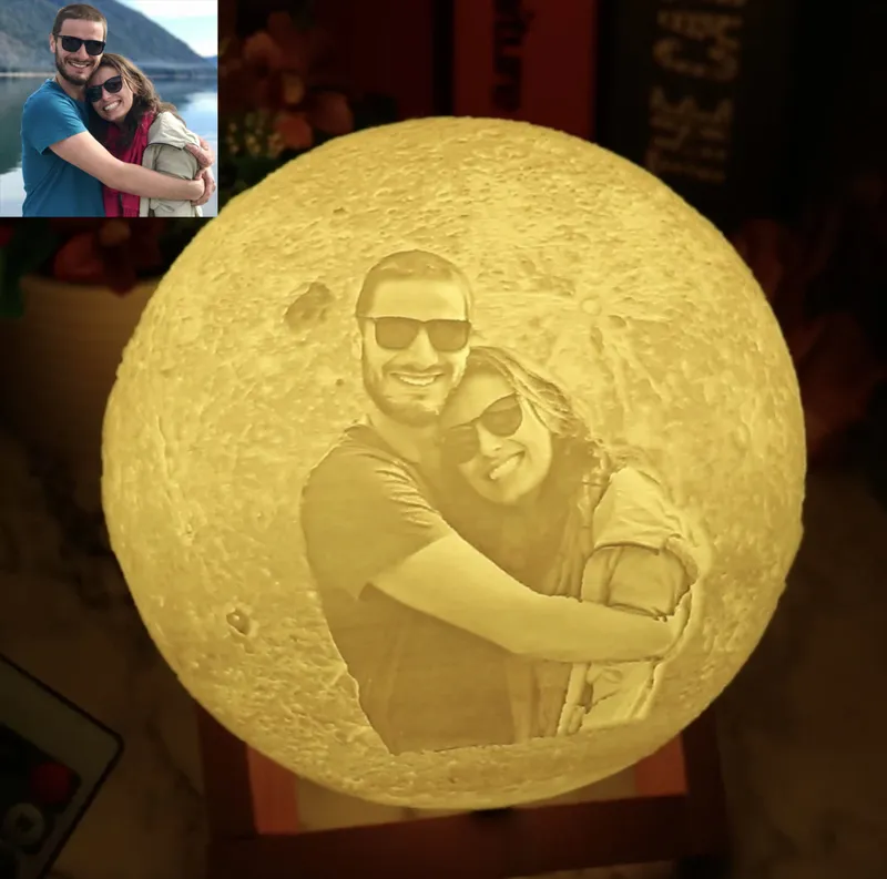 Customizable moon lamp with photo
