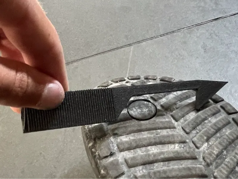 Shoe sole cleaner