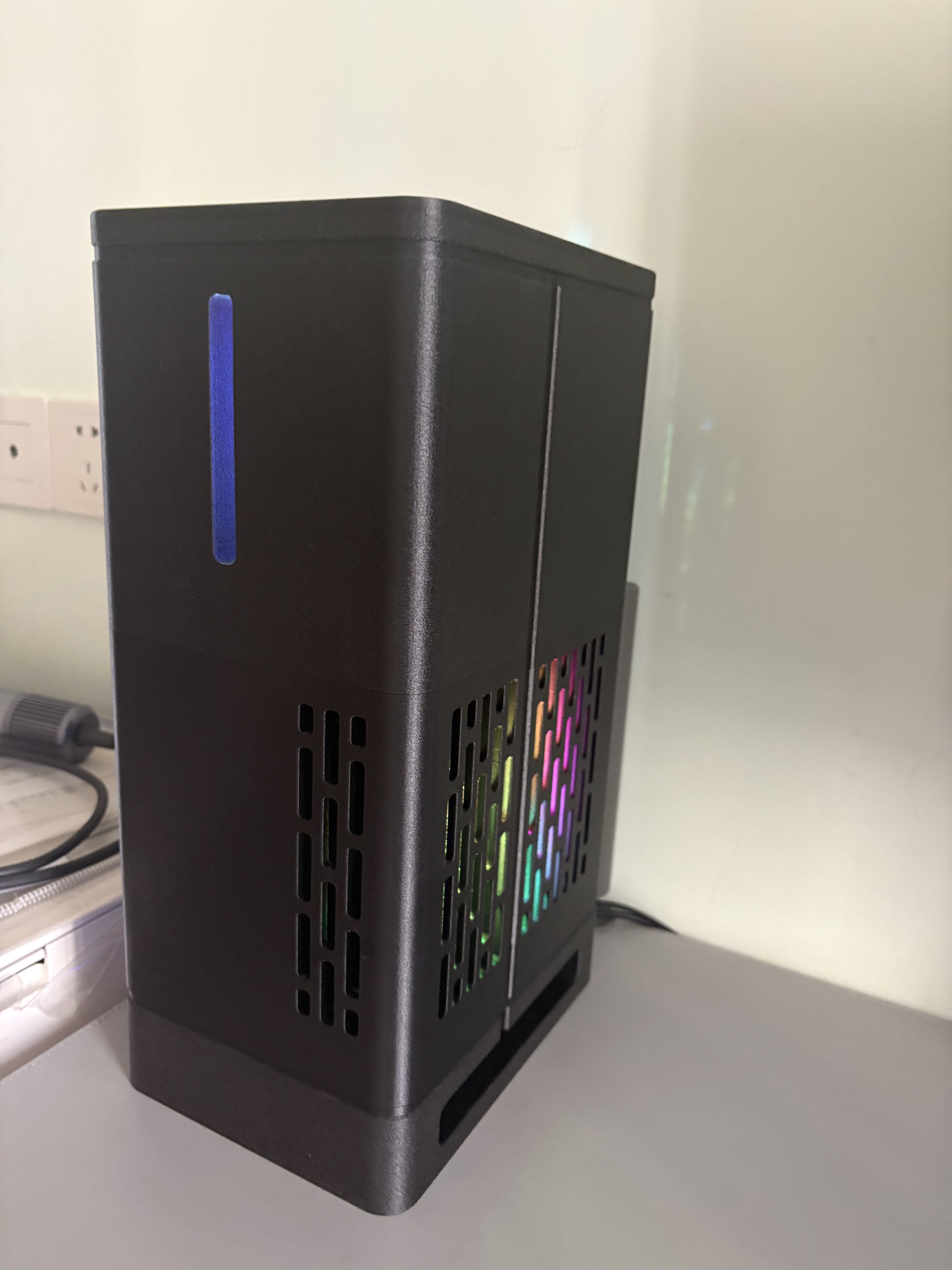 3Dプリント Xikii FF04 ITX PCケース複製 - 無料3Dモデル -MakerWorld