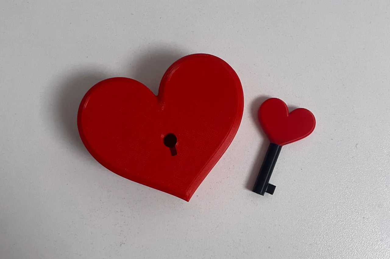 Lockable Valentine box view 4