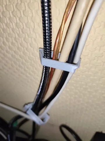 Clip o pieza de sujeción: Locking Cable Clip — vista de referencia 3