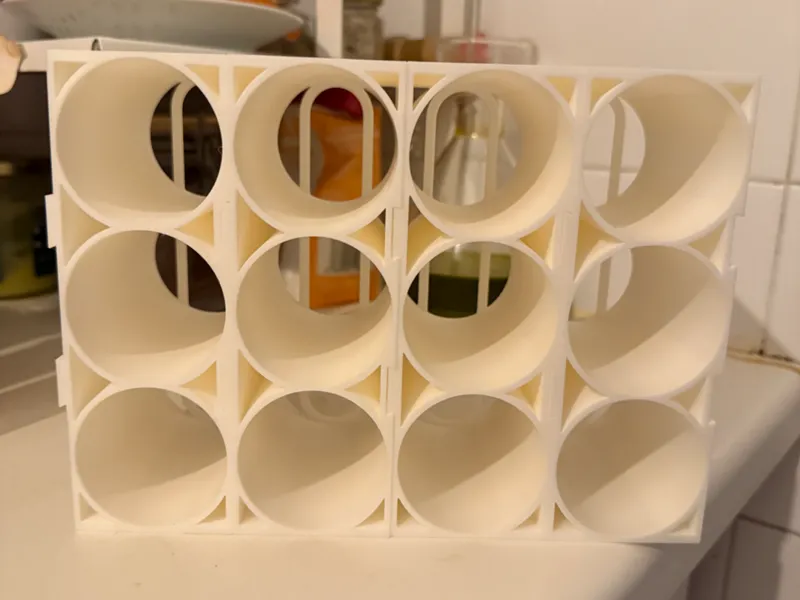 Space-saving spice rack