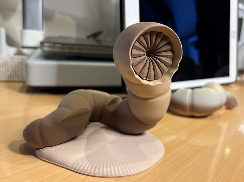Shai Hulud – phone and tablet stand