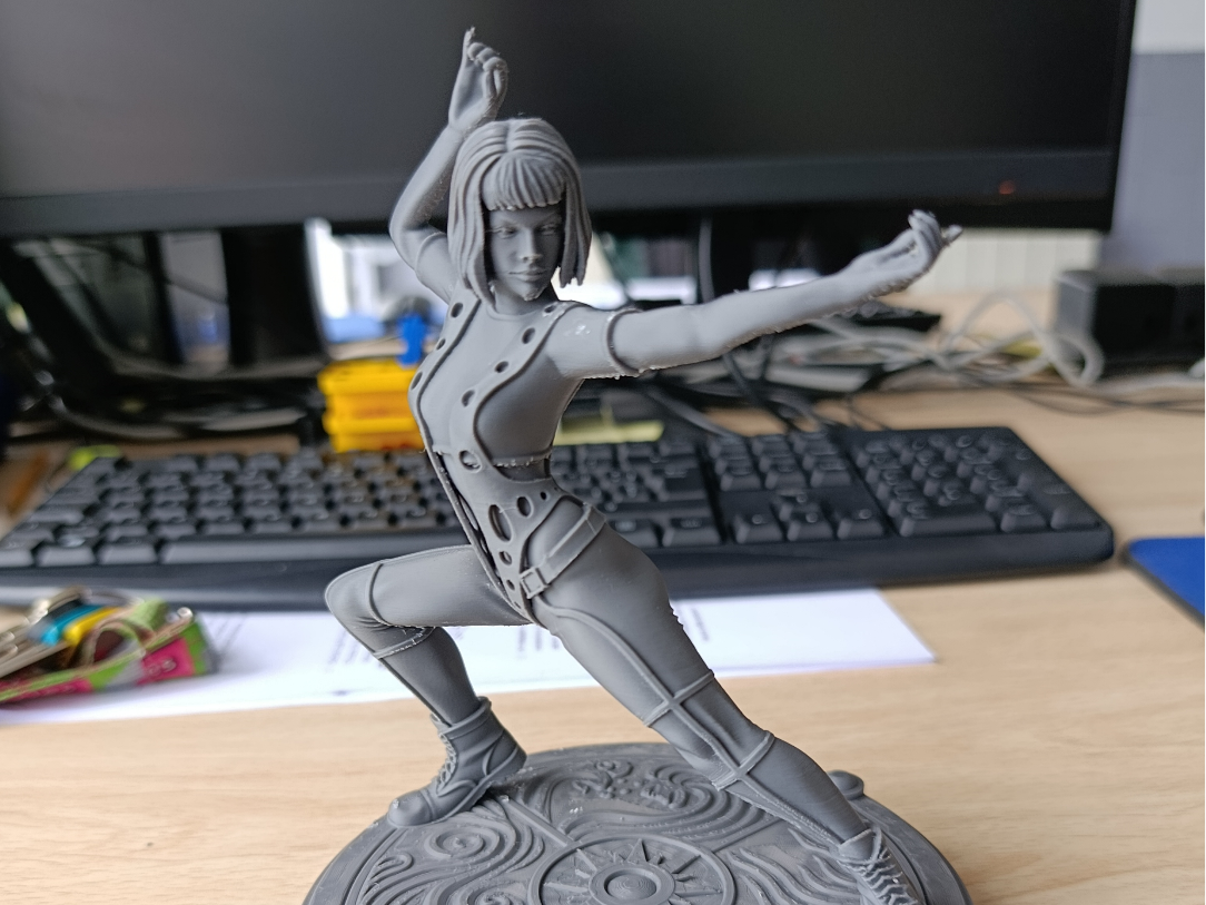 Leeloo combat pose