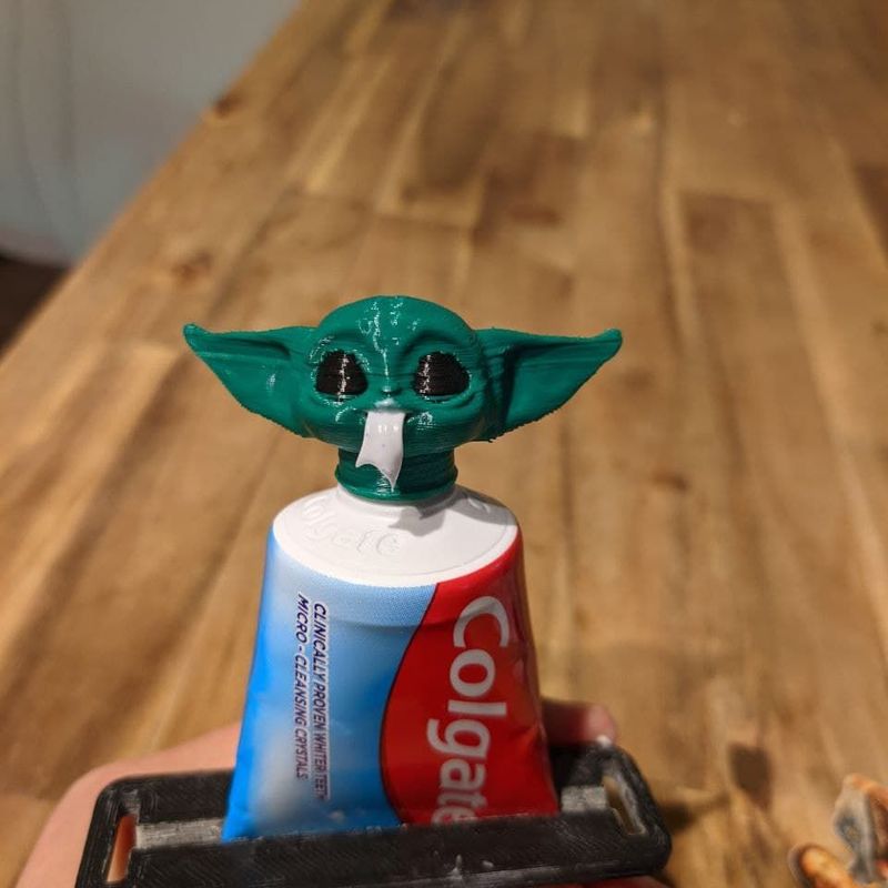 Miniatura 1 do modelo 3D Mini Yoda Toothpaste cap