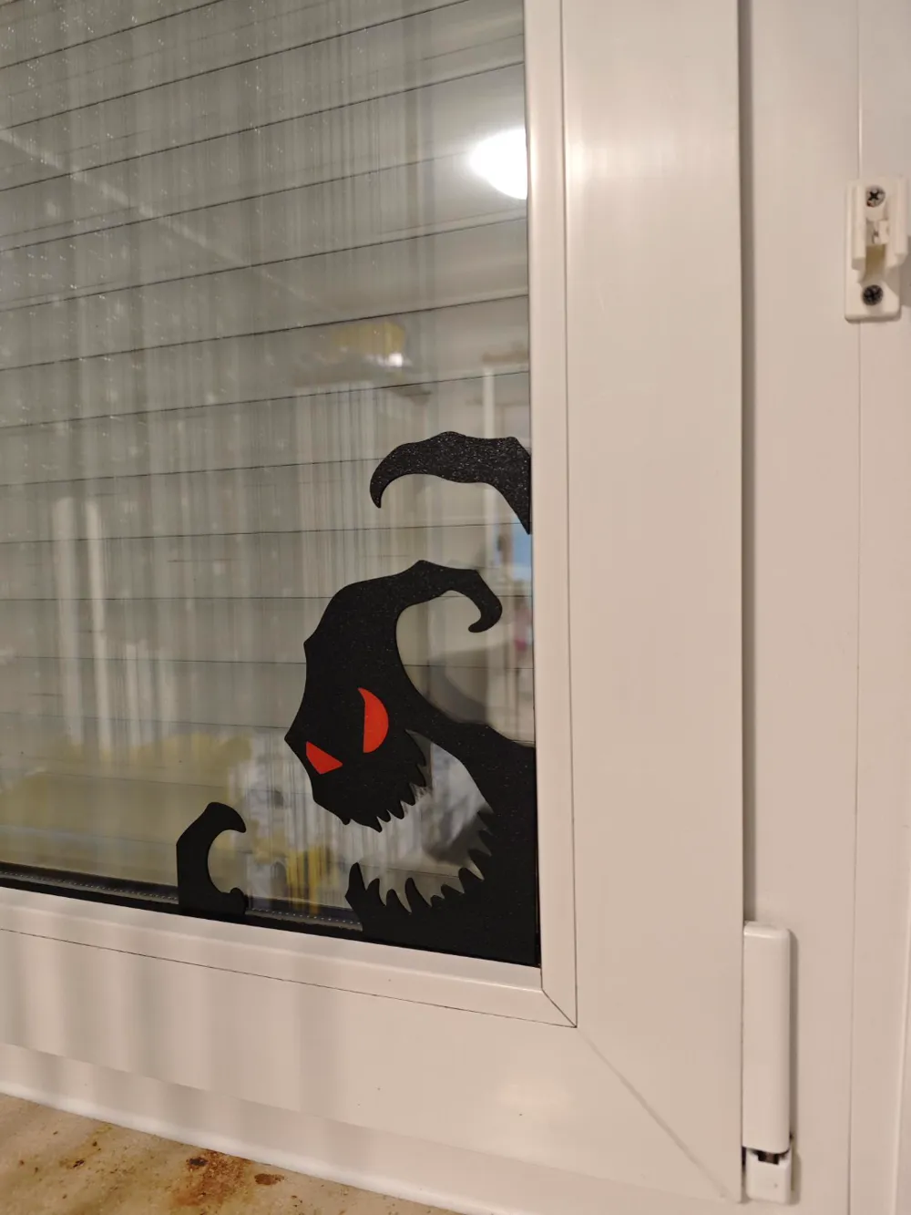 Window Knocking Monster Halloween Spooky Window Monster - Free 3D Print Model - MakerWorld