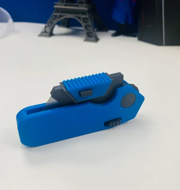 Couteau utilitaire pliant