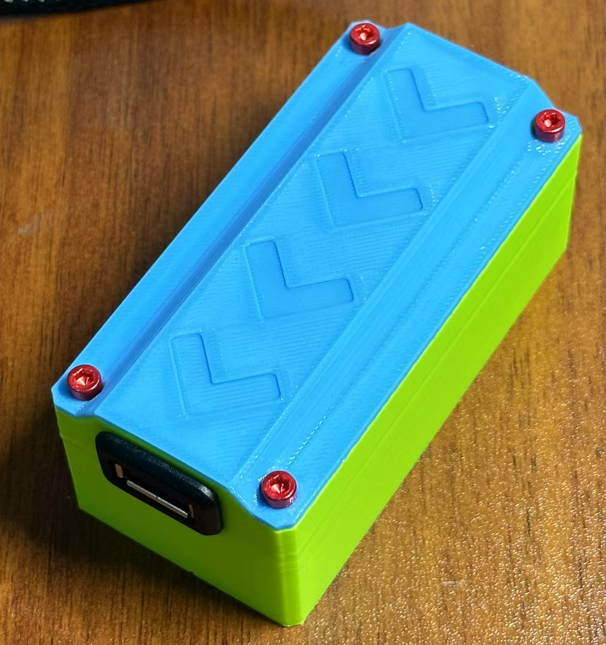 Miniatura 1 do modelo 3D 行车记录仪不间断电源