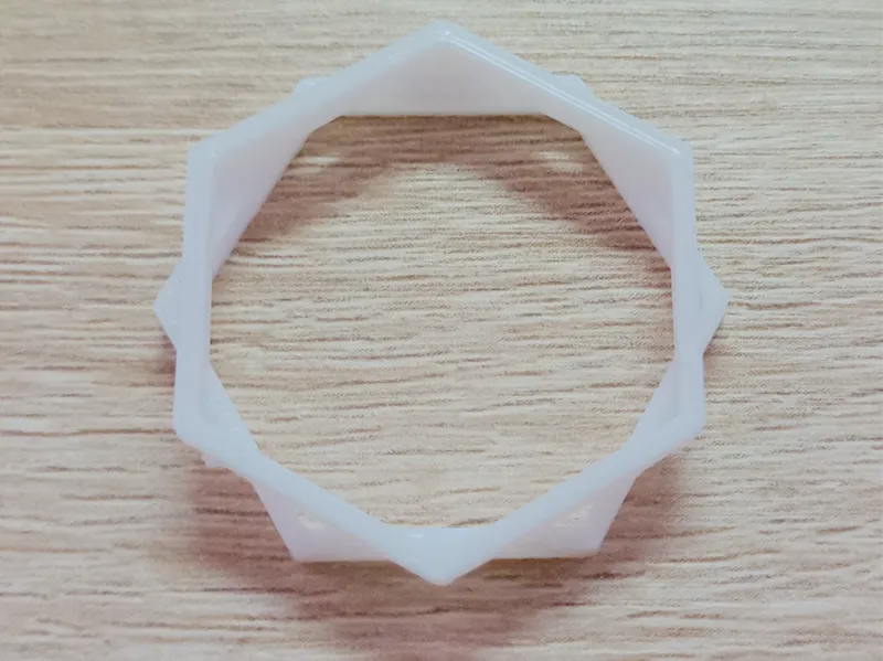 Ring für Kacheln / Fliesen