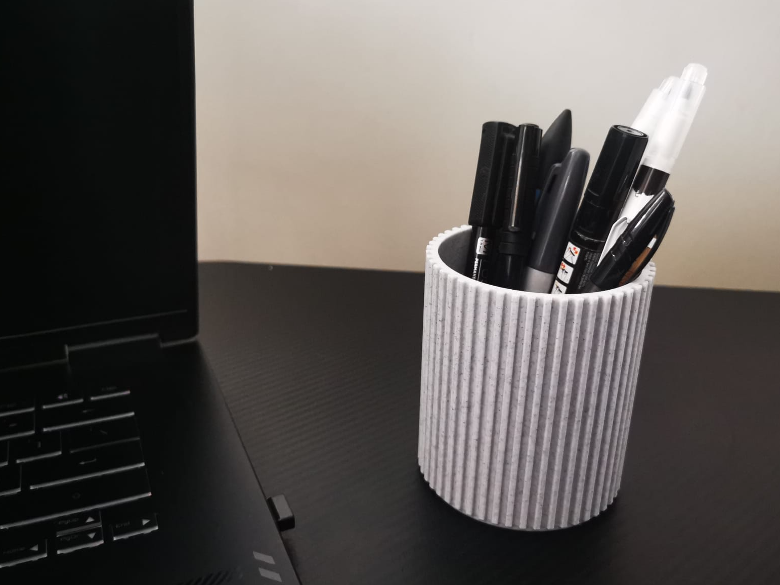 Ribbed Minimalist Pen Holder Desk Organizer Cup