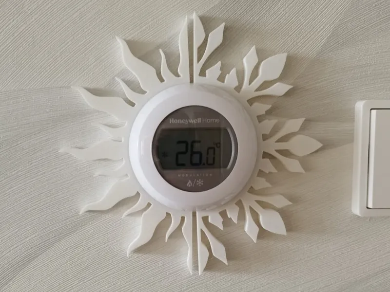 Thermostat decoration half sun half snowflake