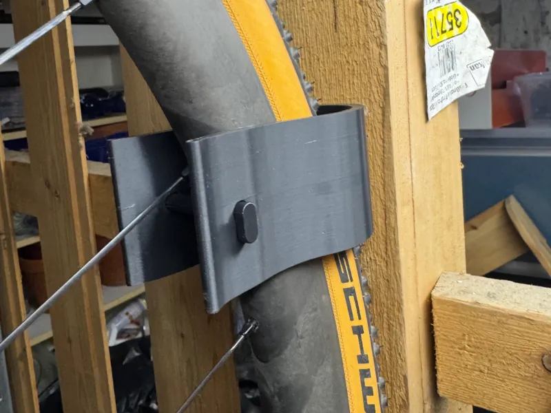 Vertical bike wall mount (high rims supported)
