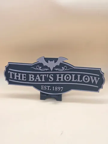 Modelo para impresión 3D: The Bat’s Hollow – Gothic Halloween Schild — vista de referencia 2