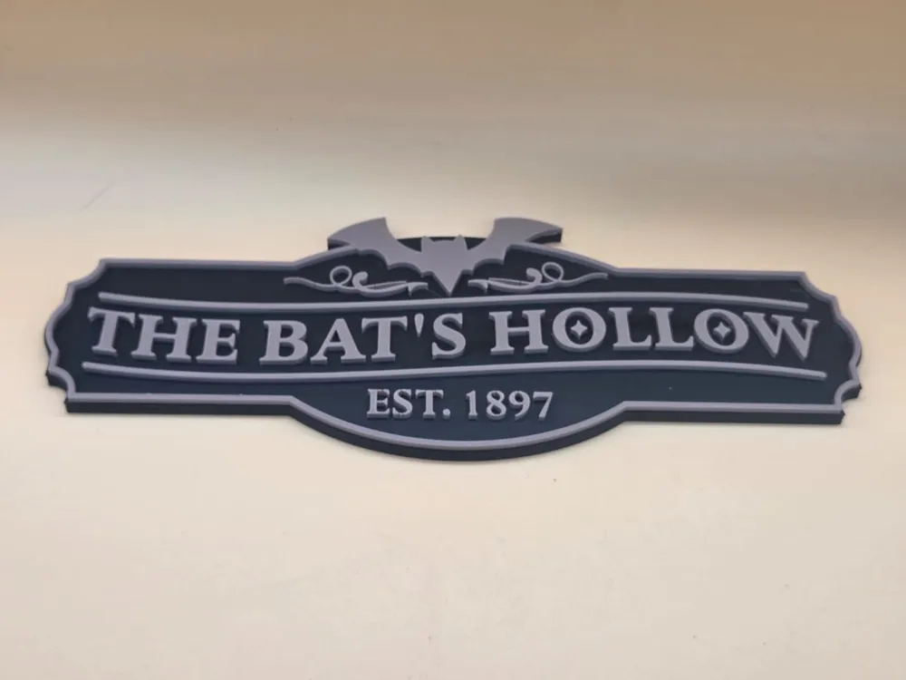 Modelo para impresión 3D: The Bat’s Hollow – Gothic Halloween Schild. Referencia del modelo original.