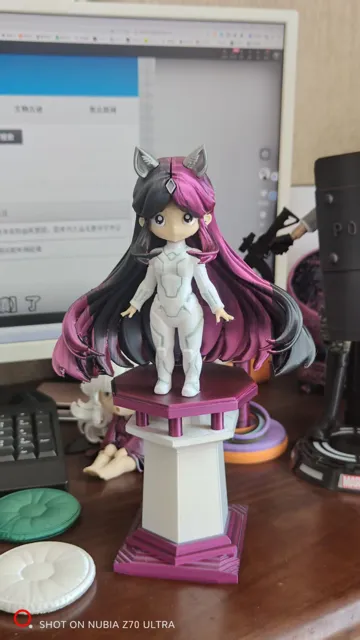 Modelo para impresión 3D: 琳琅(ai音乐歌手Q版形象) — vista de referencia 2