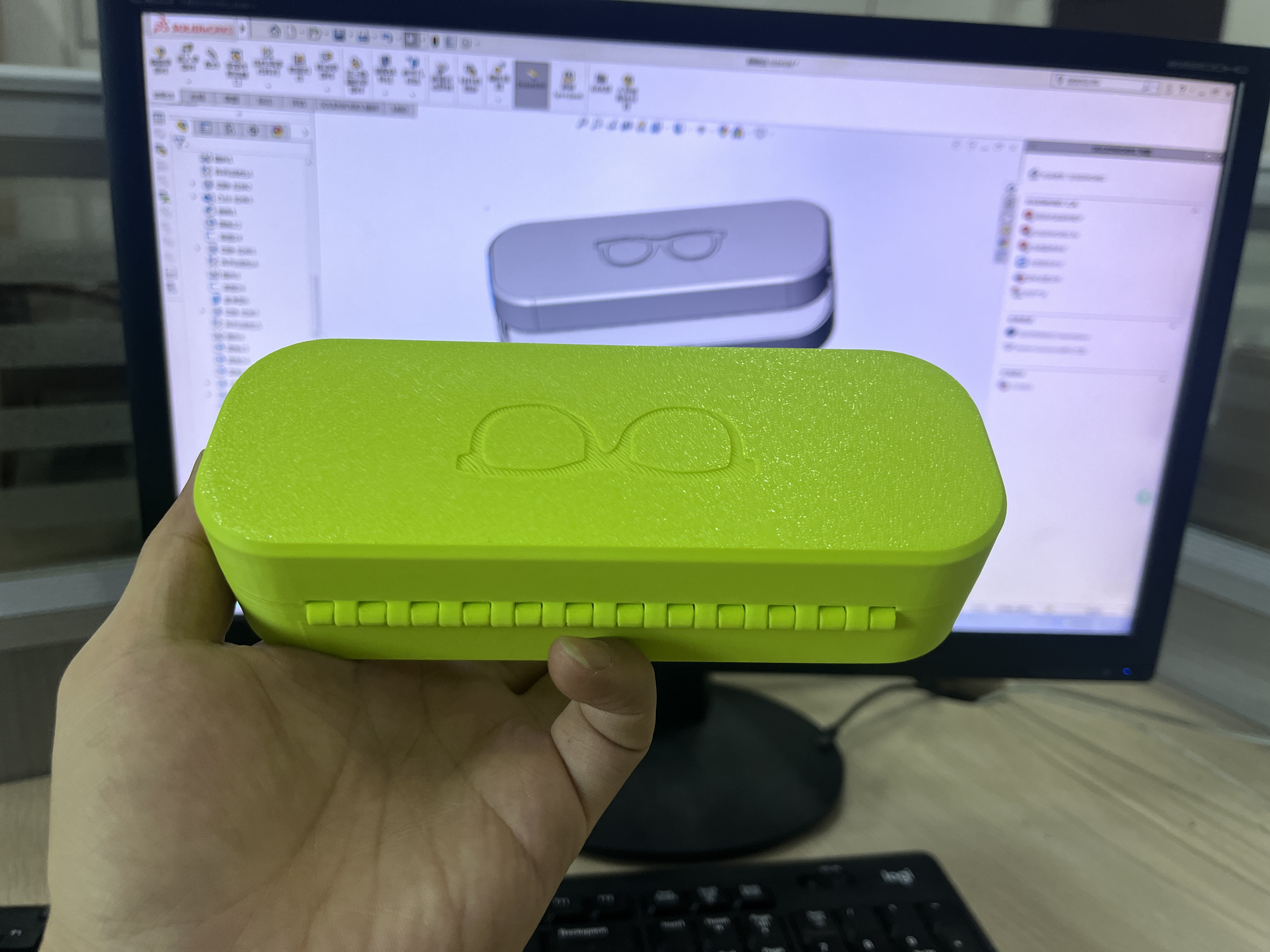 Miniatura 1 do modelo 3D 一体打印眼镜盒（免支撑免组装免五金）