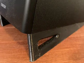 Speaker riser wedge