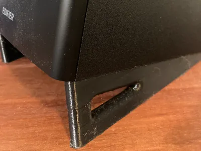 Speaker riser wedge