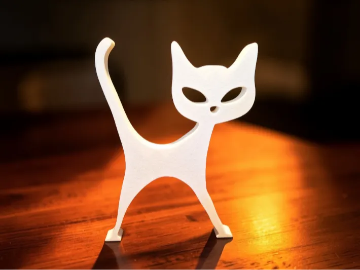 Streckende Katze – Minimalistische Deko