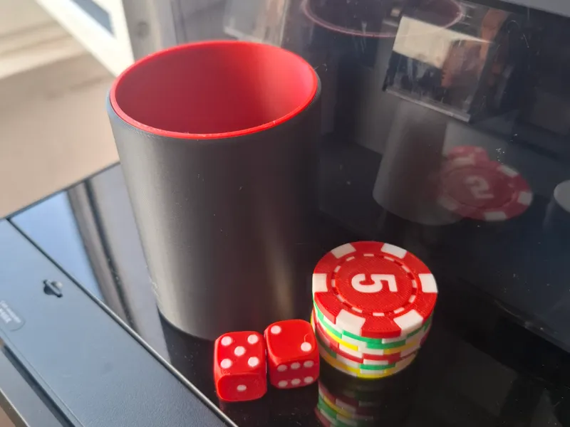 Poker Set (Poker Chips, Dice and Dice Cup.)