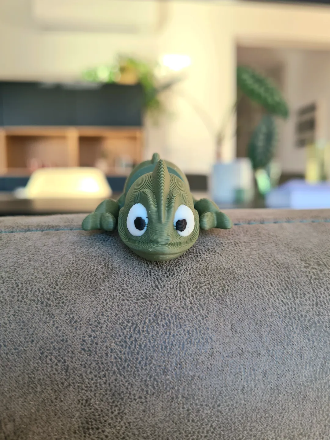 Cute little articulated Chameleon view 4