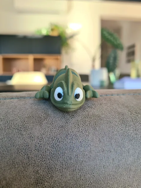 Cute little articulated Chameleon view 4
