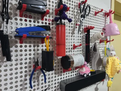 Infinitely modular pegboard (warehouse plastic pallet) wall-mounted bracket + hooks