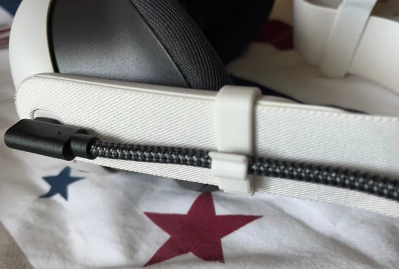 Quest 3 cable clip