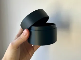 Simple elegant 79x46mm container with cap