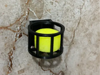 Naphthalene ball holder