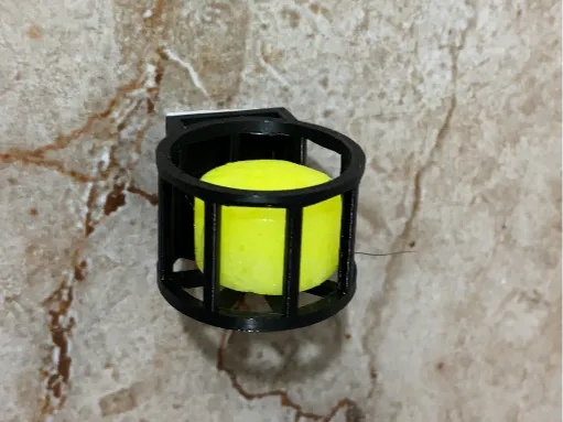 Naphthalene ball holder